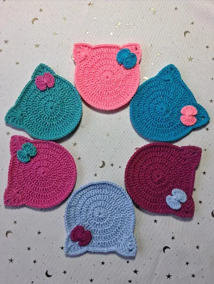 Posavasos tejidos a crochet con diseño de gato