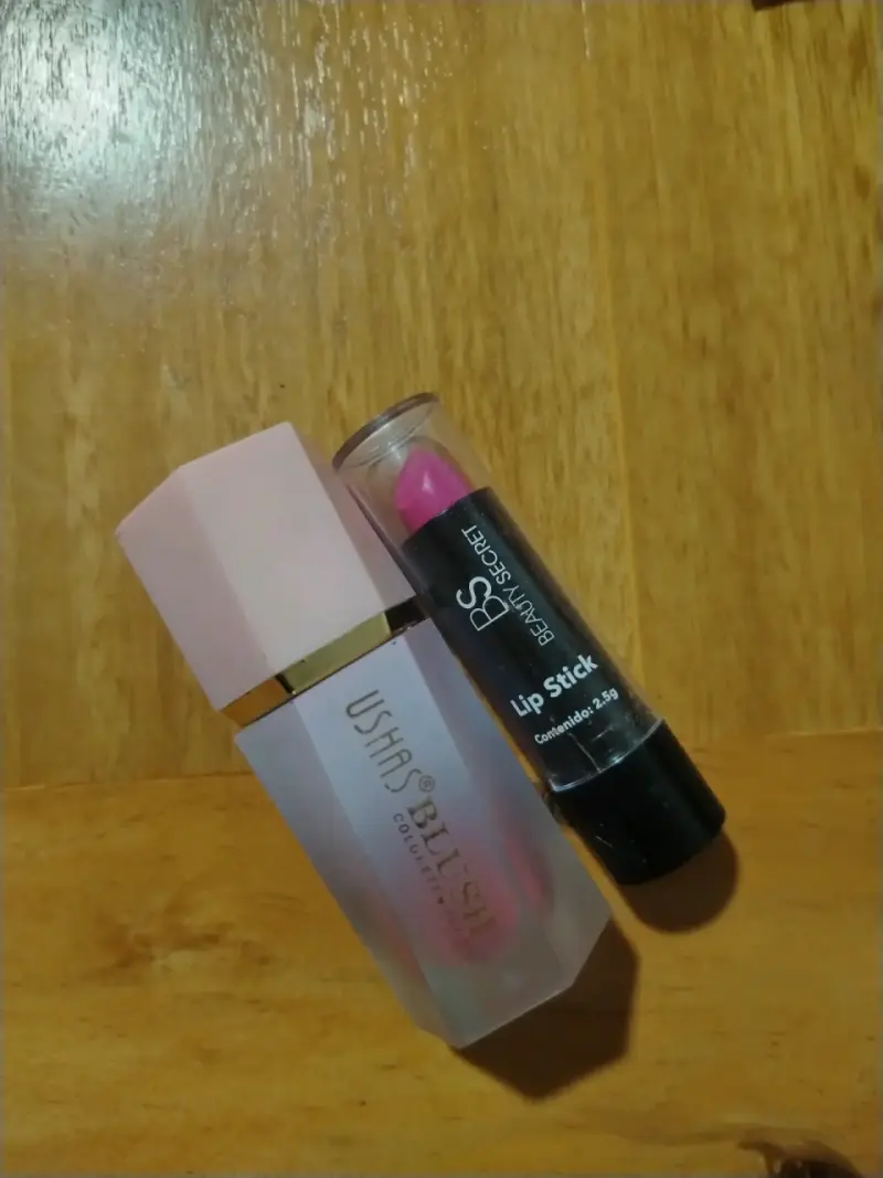 Set de belleza con maquillaje y accesorios - 2