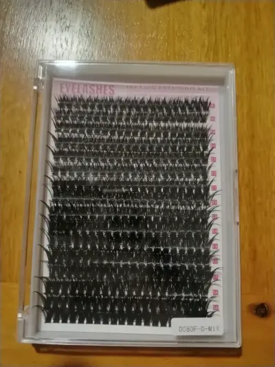 Set de belleza con maquillaje y accesorios - miniatura 5