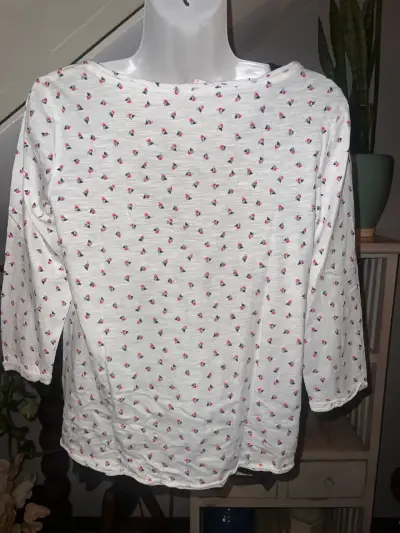 Polera blanca con estampado - miniatura 2