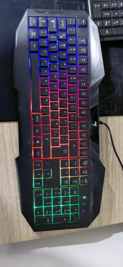 Teclado y mouse gamer RGB - miniatura 1