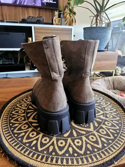 Botines de gamuza marrón con suela gruesa - miniatura 2