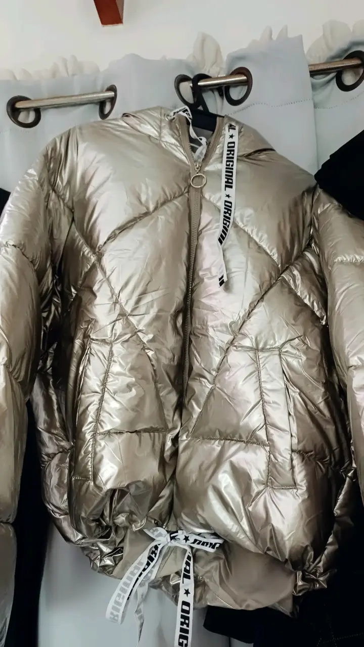 Chaqueta acolchada metálica para mujer