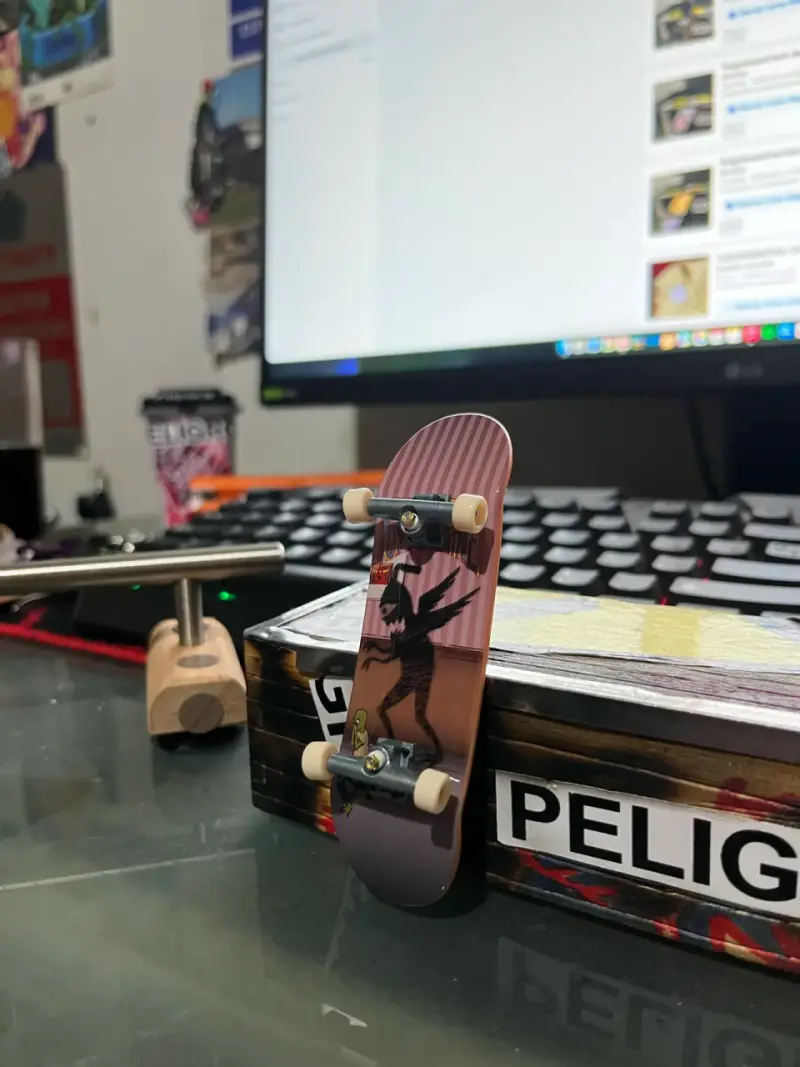 Fingerboard Tech Deck con diseño gráfico - 2