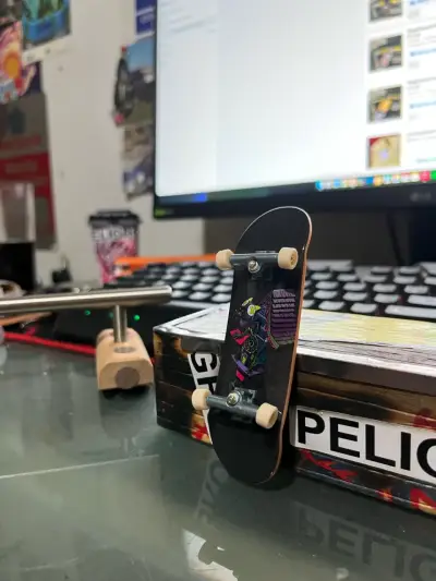 Fingerboard Tech Deck con diseño gráfico - miniatura 1