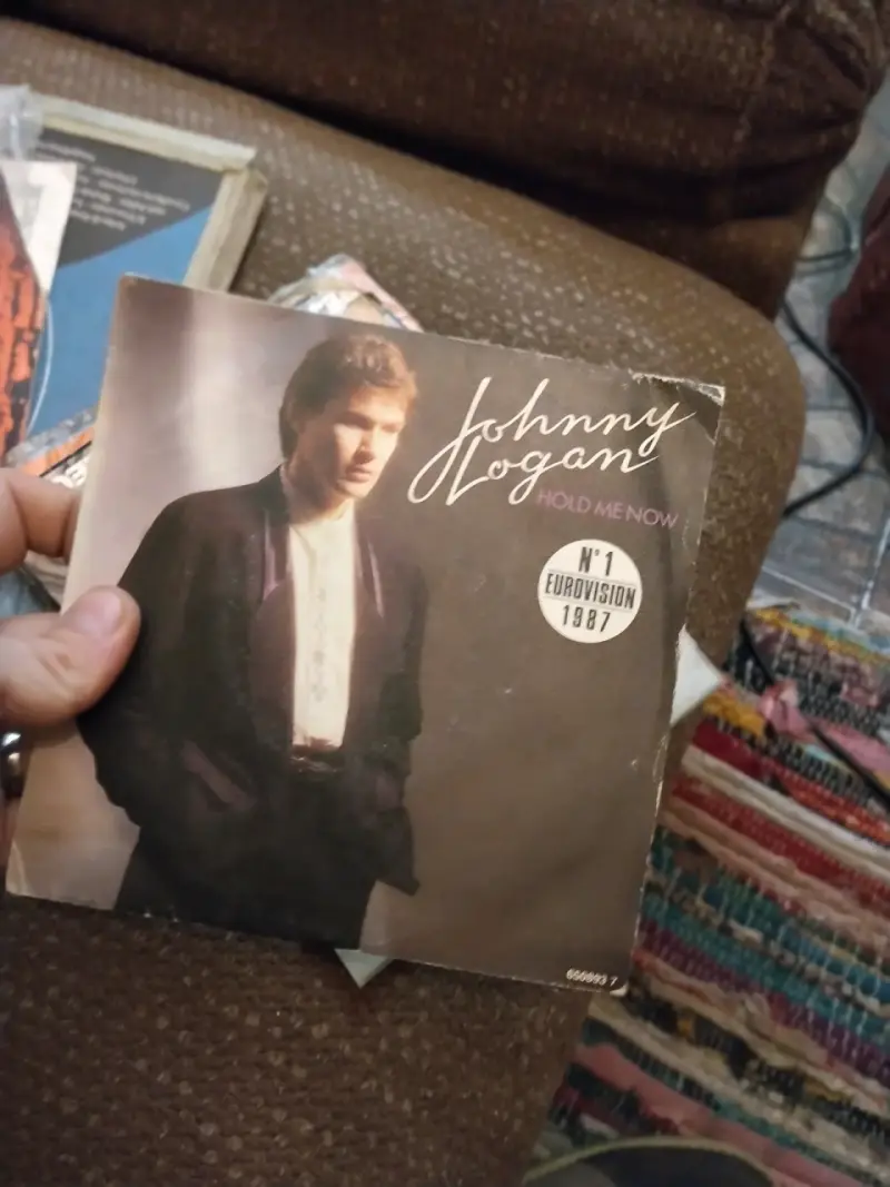 Vinilo Johnny Logan 'Hold Me Now' Eurovision 1987 - 1