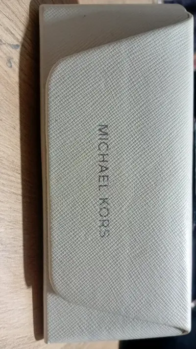 Estuche para gafas Michael Kors blanco y marcos - miniatura 2