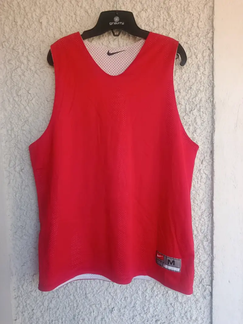 Camiseta deportiva sin mangas Nike roja - 1
