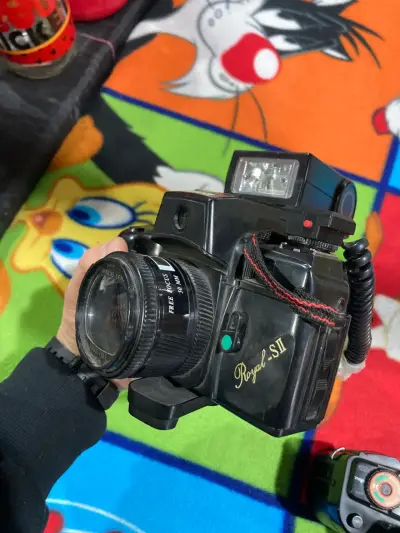 Cámara analógica Canon Royal SII con flash - miniatura 3