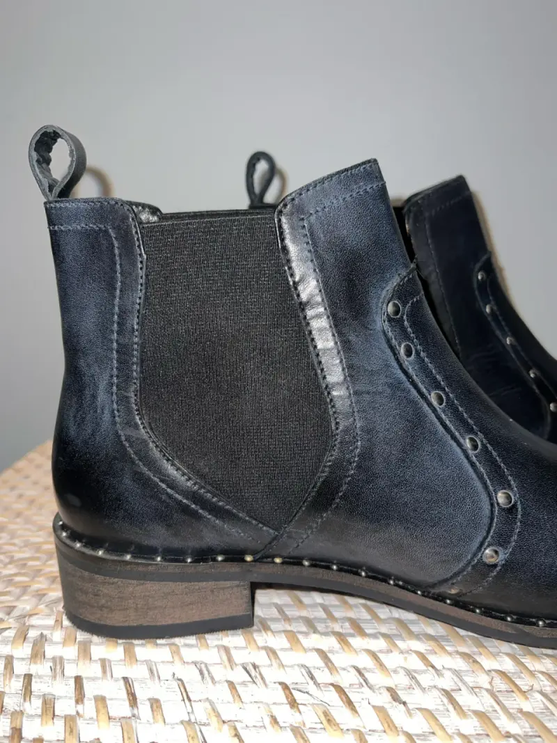 Botines negros de cuero con tachas - 2
