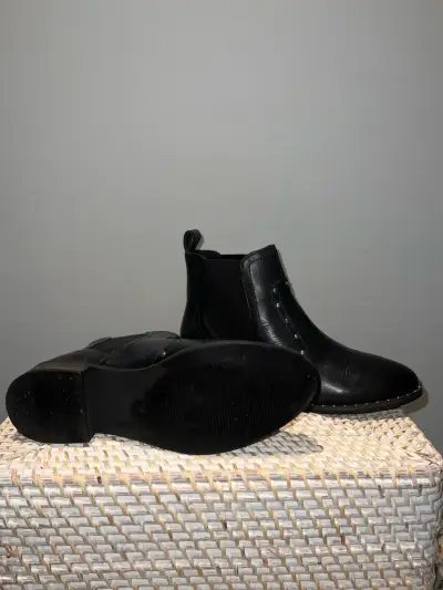 Botines negros de cuero con tachas - miniatura 4