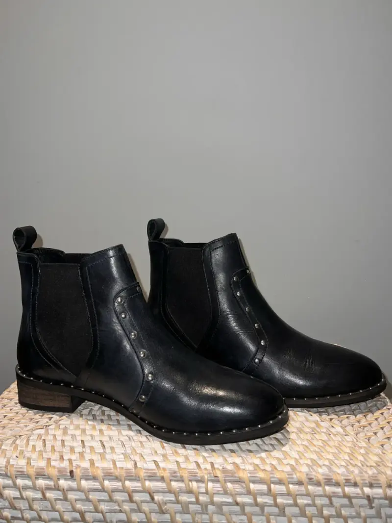 Botines negros de cuero con tachas - 6