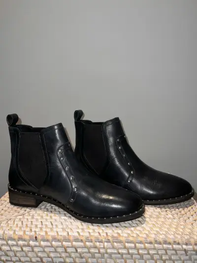 Botines negros de cuero con tachas - miniatura 6