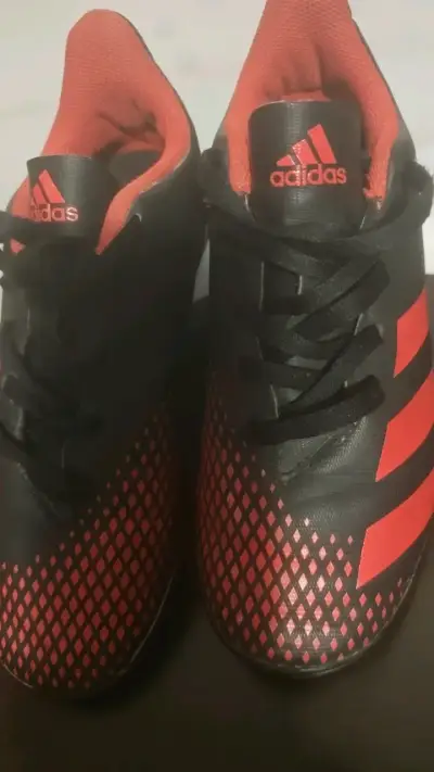Botines de fútbol Adidas Predator negros y rojos - miniatura 2