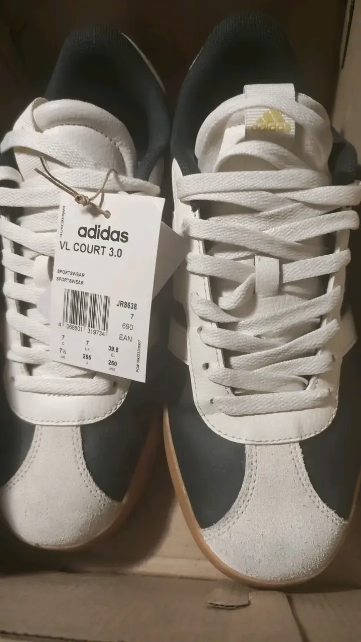Zapatillas Adidas VL Court 3.0 blancas y negras - 1