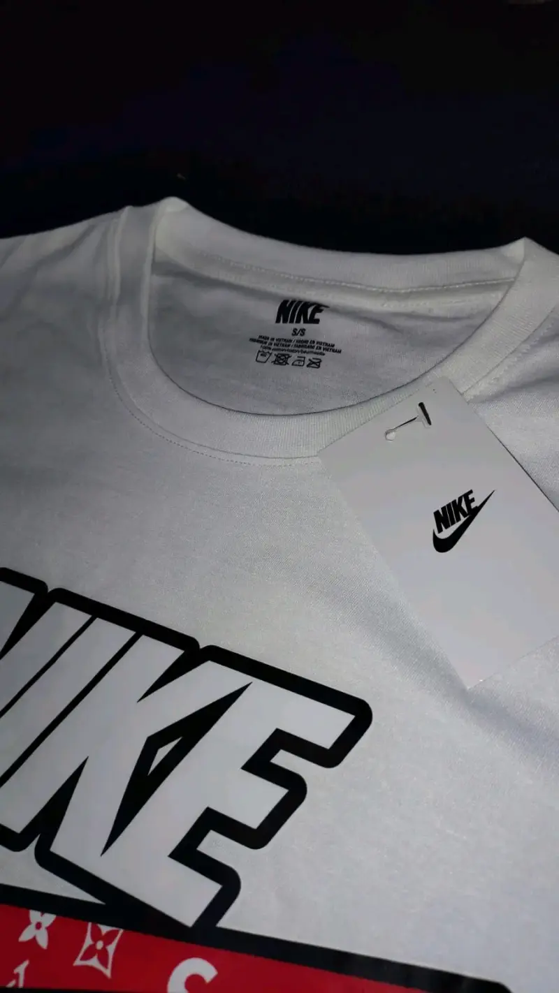 Polera Nike SB Supreme blanca unisex - 2