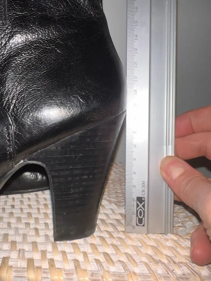 Botines de cuero negro con tacón alto - 3
