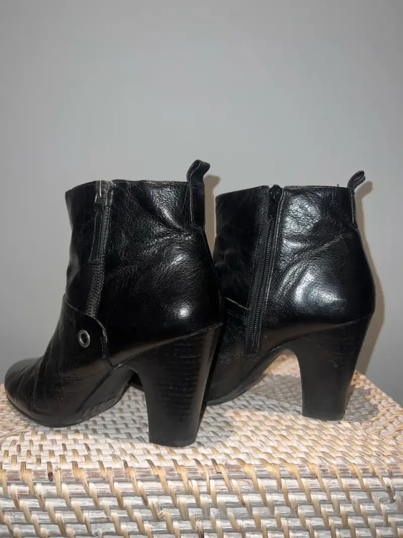 Botines de cuero negro con tacón alto - 5