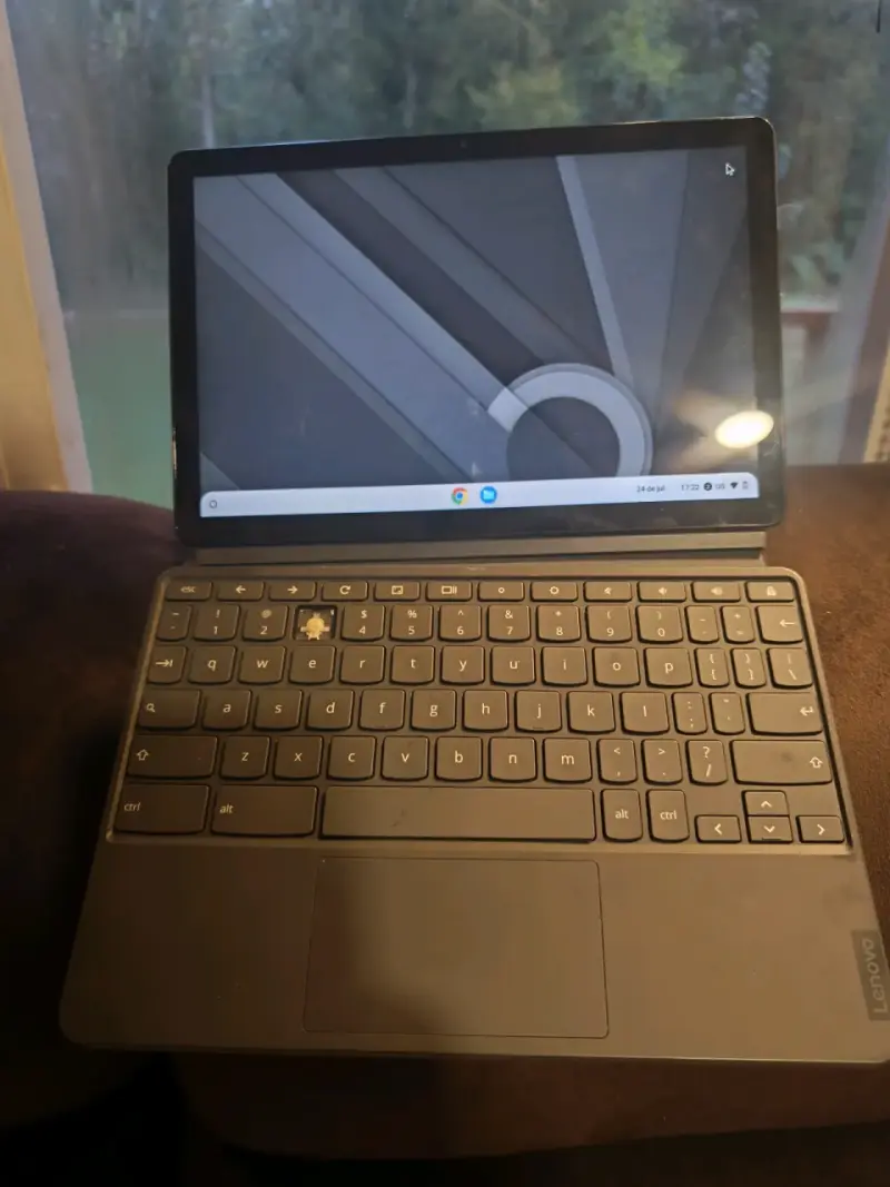 Laptop Lenovo con teclado desmontable - 1