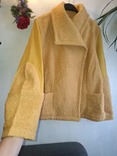 Abrigo de lana amarillo con solapa ancha - miniatura 3