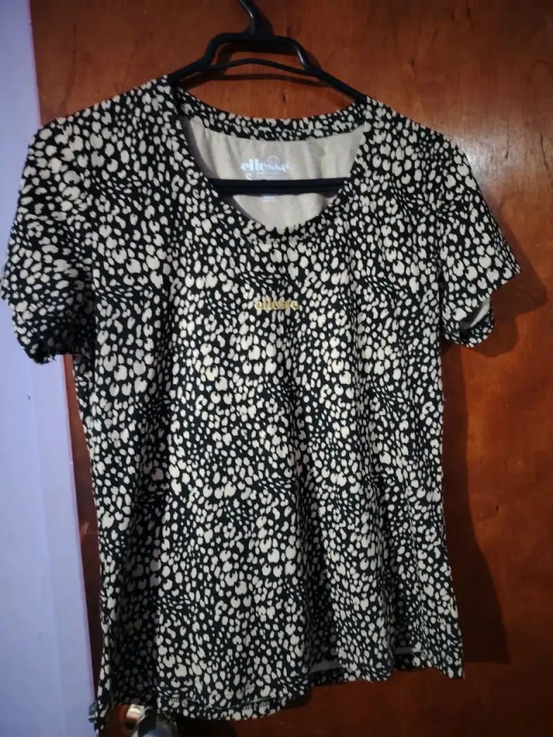 Polera Ellesse estampado animal print talla S - 1