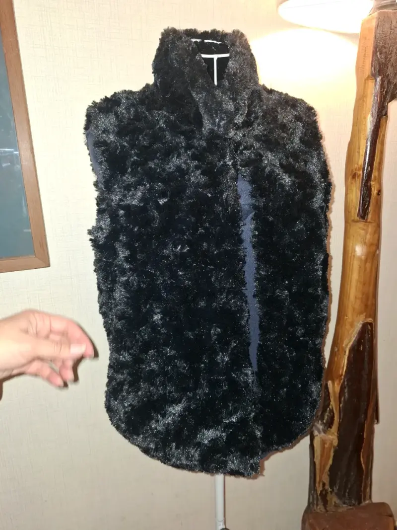 Chaleco de piel sintética negro elegante - 3