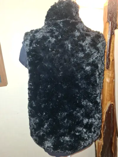 Chaleco de piel sintética negro elegante - miniatura 5