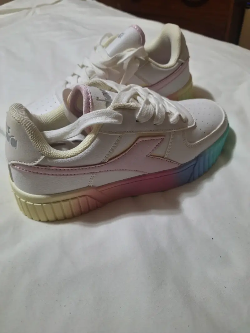 Zapatillas Diadora talla 34 con suela multicolor - 2