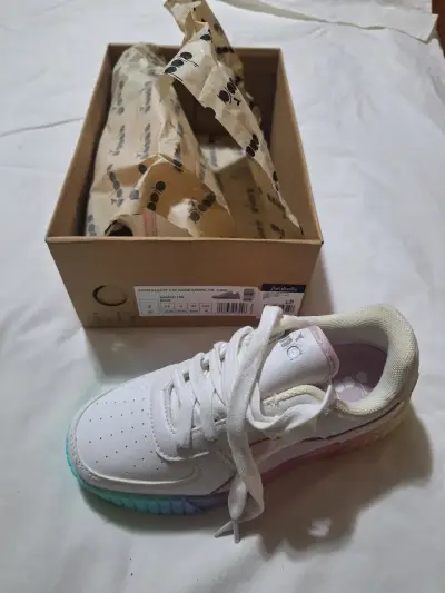 Zapatillas Diadora talla 34 con suela multicolor - miniatura 3