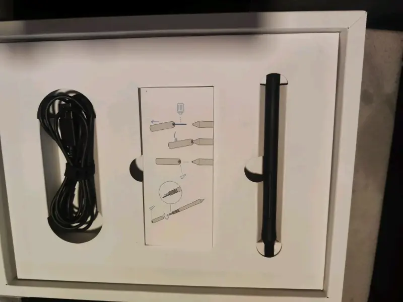 Tableta gráfica Wacom Intuos con lápiz - 2