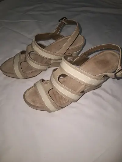 Sandalias de cuña beige talla 38 poco uso - miniatura 3