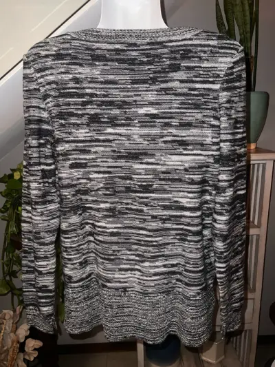 Sweater de punto gris y negro para mujer - miniatura 2