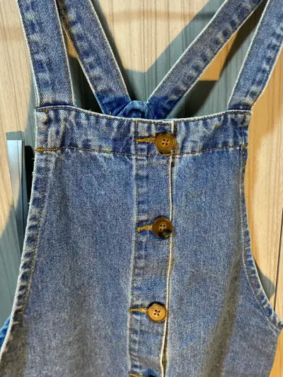Jumper de mezclilla con tirantes para mujer - miniatura 2