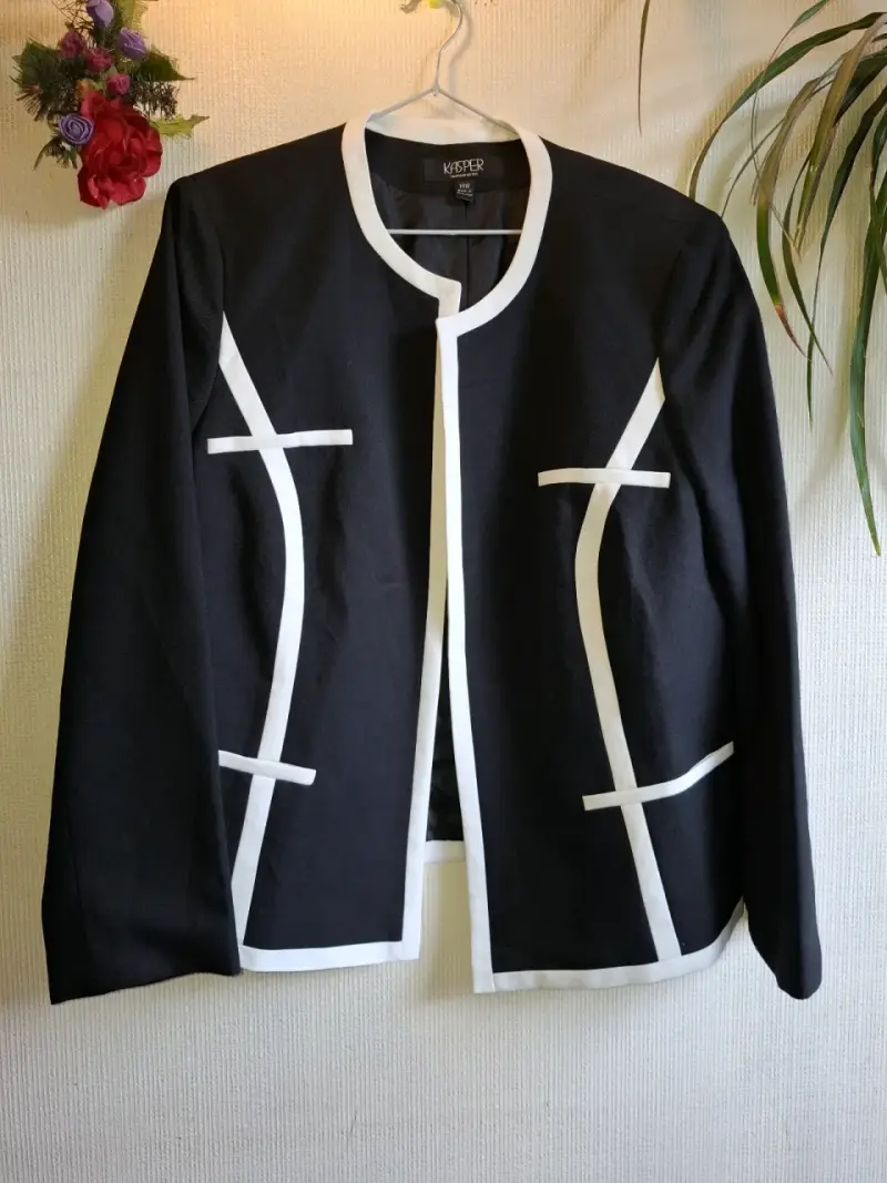 Chaqueta elegante negra con detalles blancos Kasper - 1