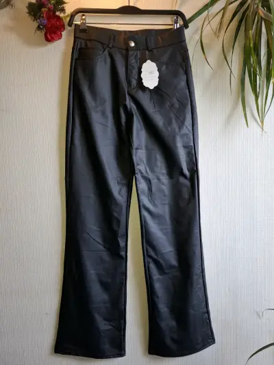 Pantalones de cuero sintético negro para mujer - miniatura 1
