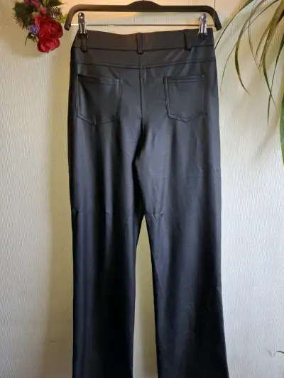 Pantalones de cuero sintético negro para mujer - miniatura 5