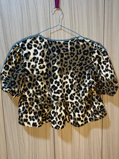 Blusa de mujer estampado leopardo con lazo - miniatura 2