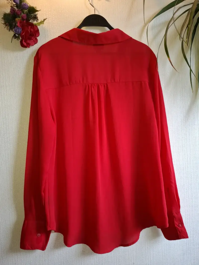 Blusa roja de mujer elegante y cómoda - 4