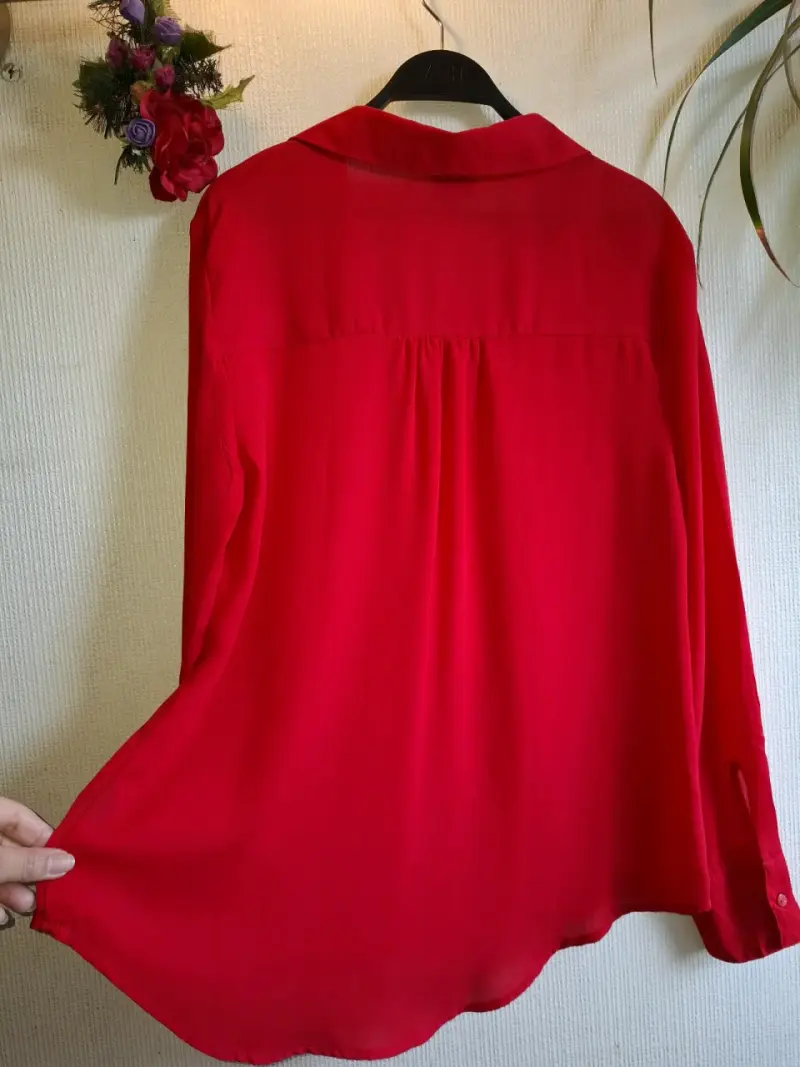 Blusa roja de mujer elegante y cómoda - 5