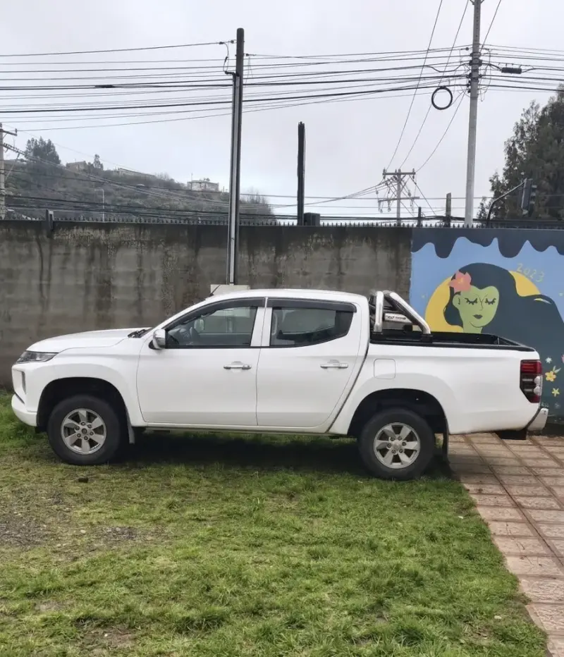 Camioneta Mitsubishi L200 - 4