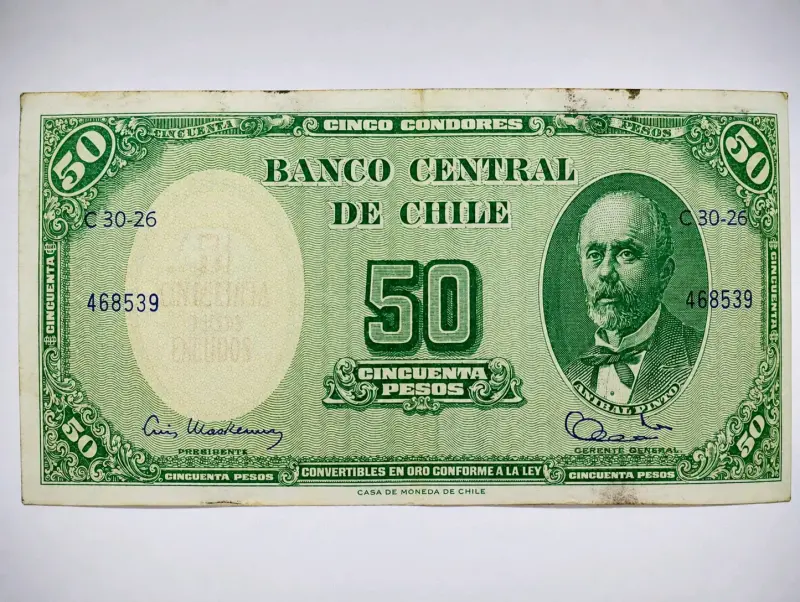 Billete antiguo de 50 y 100 pesos chilenos - 1