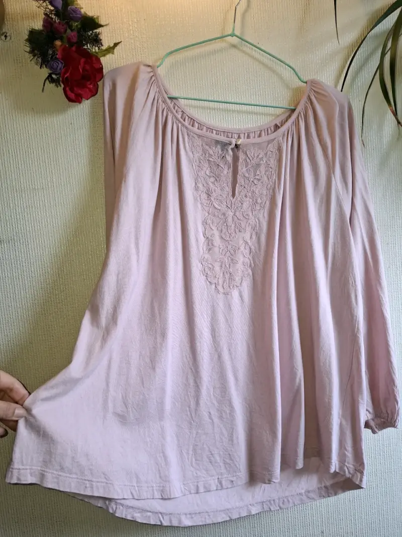 Blusa rosa con encaje para mujer - 2