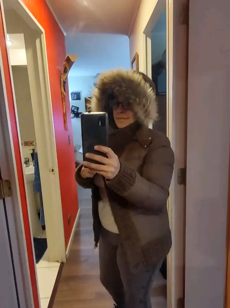 Chaqueta con capucha de plumas y forro de lana - 3