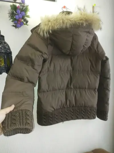 Chaqueta con capucha de plumas y forro de lana - miniatura 6