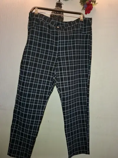 Pantalones a cuadros negros para mujer - miniatura 2