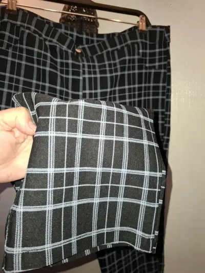 Pantalones a cuadros negros para mujer - miniatura 3