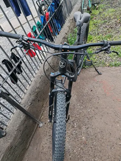 Bicicleta de montaña T Trek con suspensión - miniatura 1