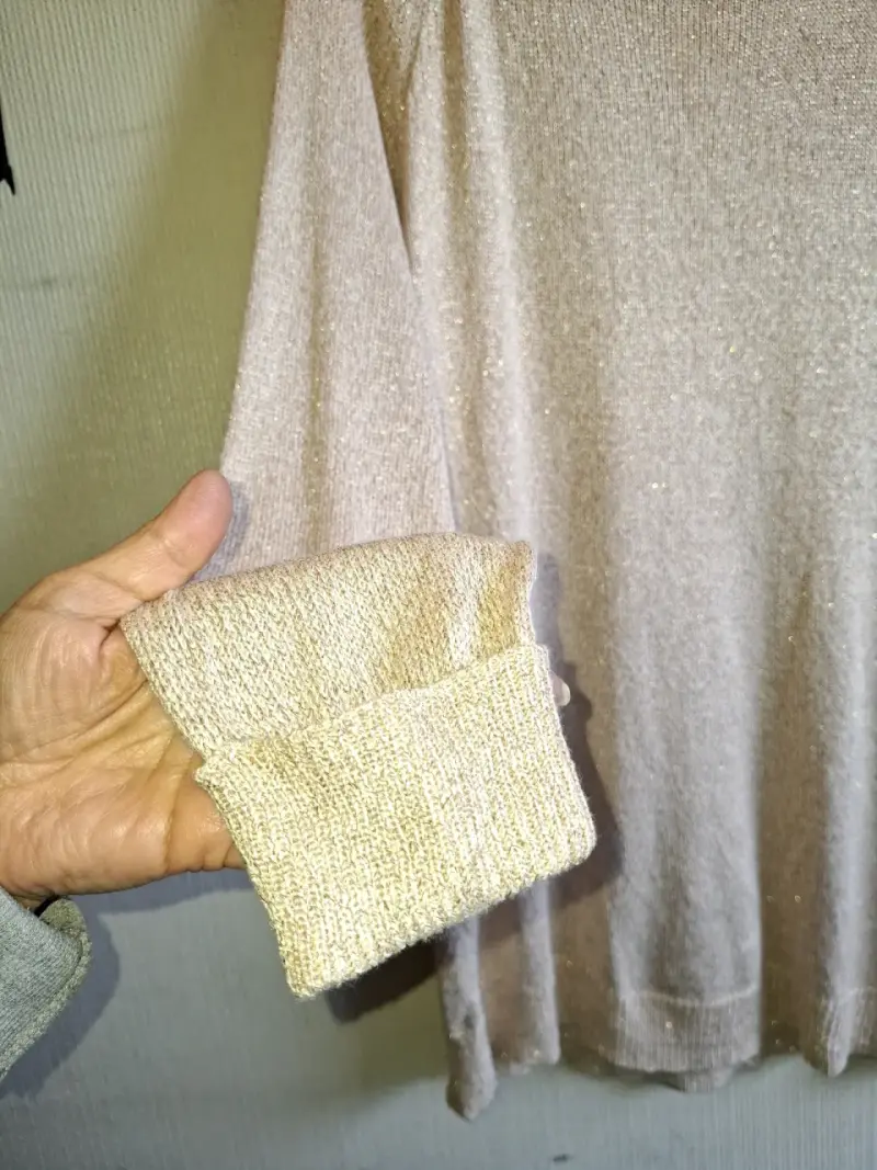 Suéter beige de mujer con brillo - 4