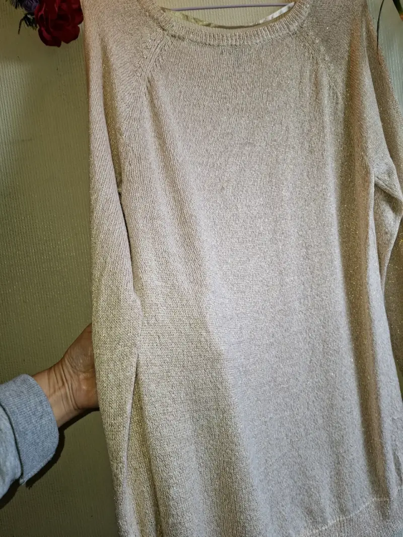 Suéter beige de mujer con brillo - 5