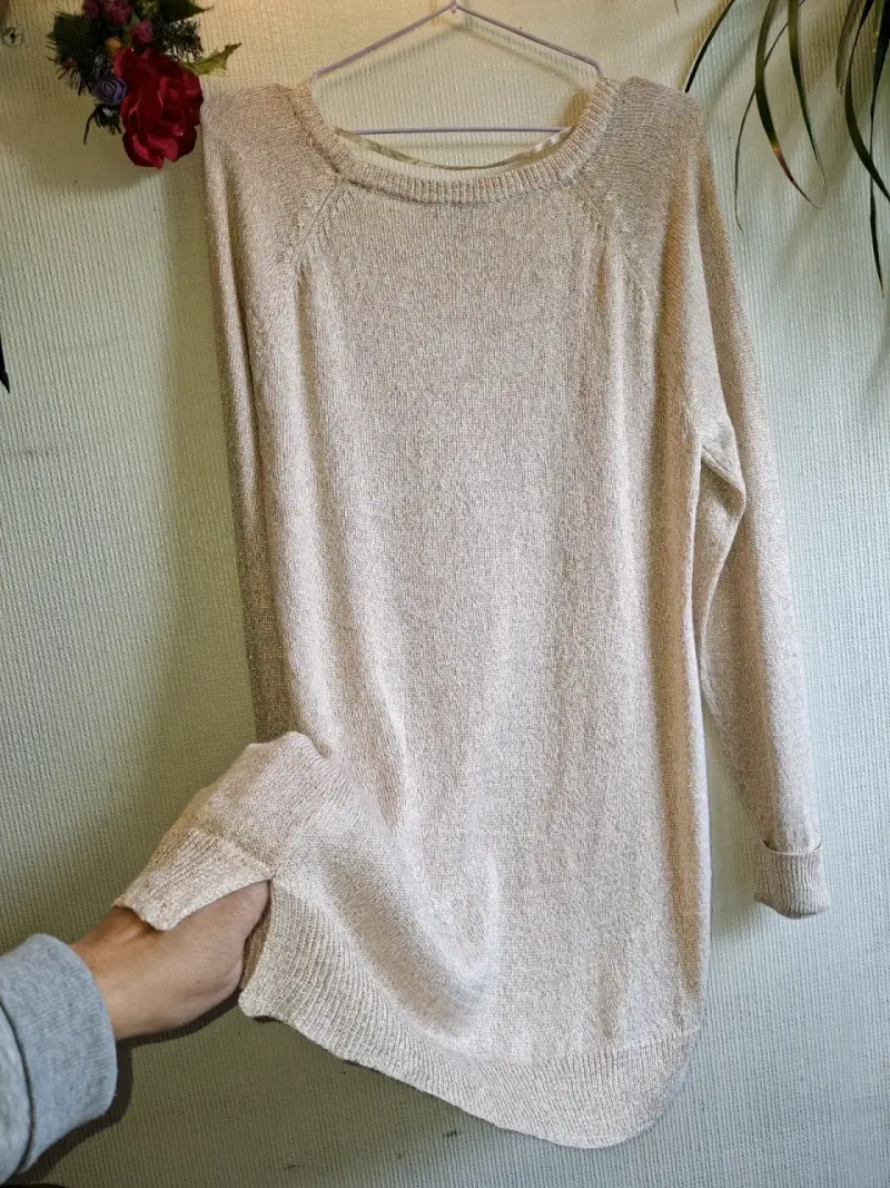 Suéter beige de mujer con brillo - 6